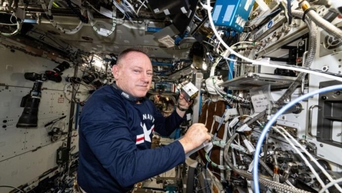 nasa,-spacex-launch-crew-to-space-station-to-retrieve-stuck-astronauts