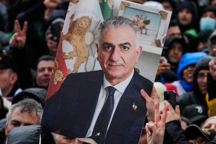 the-crown-prince-waiting-for-iran’s-islamic-republic-to-fall